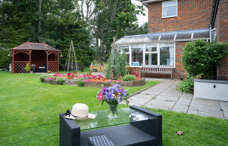 External view of garden pergola at Pratt House