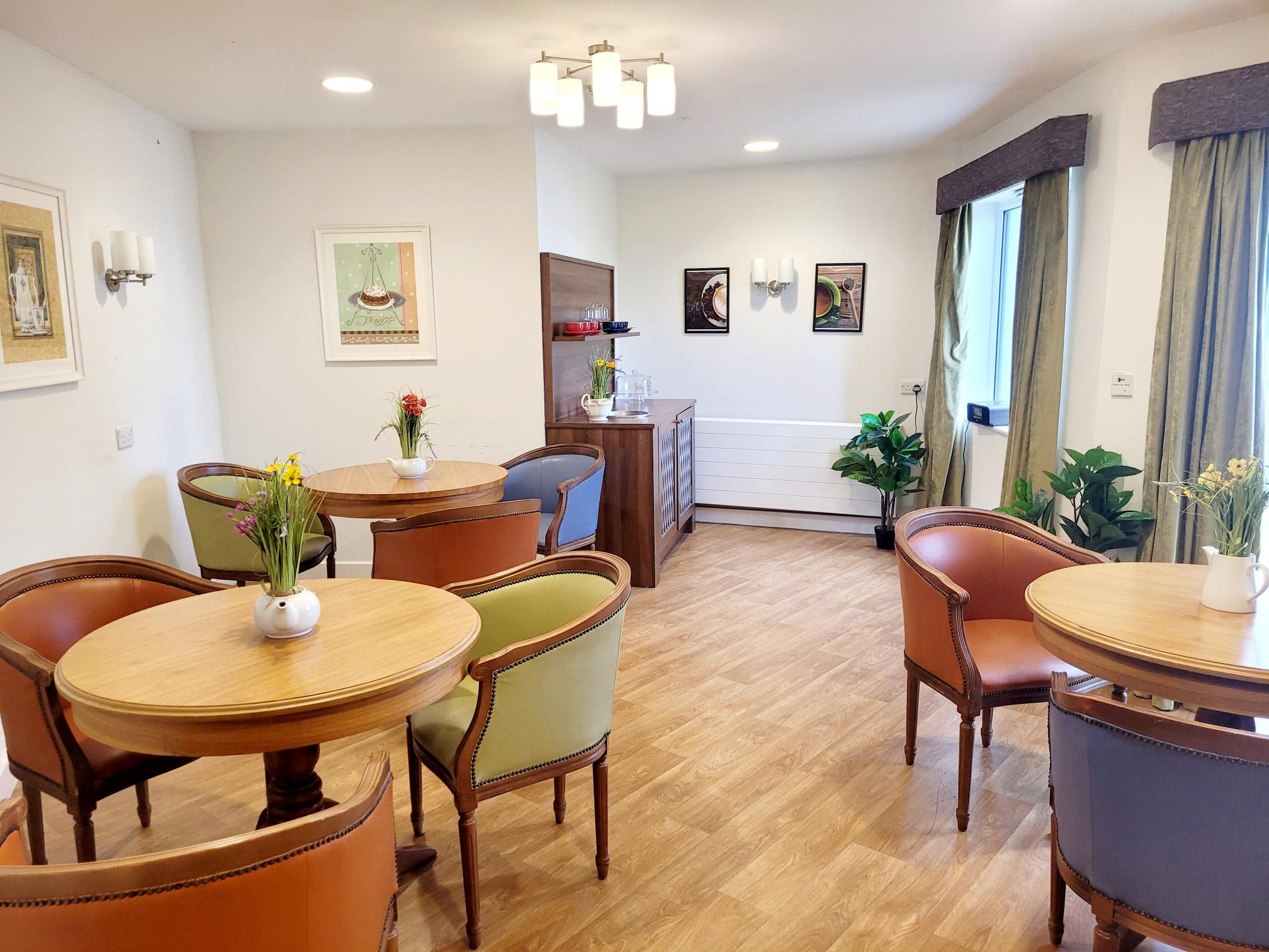 Bright Dining Room Winnersh, RG41 5WN