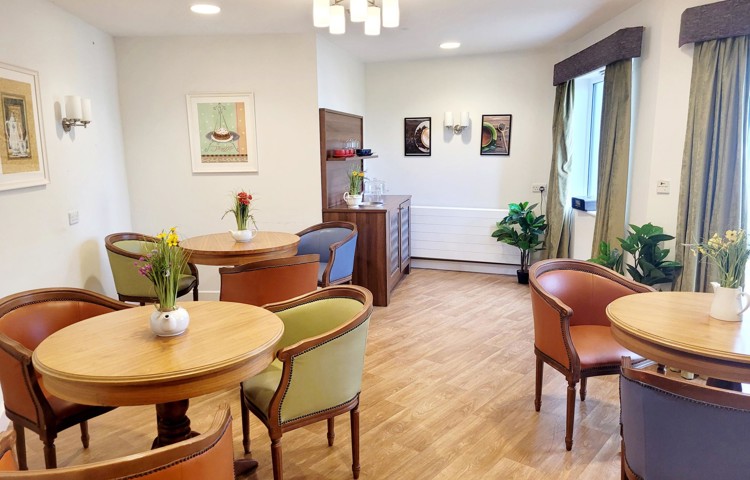Bright Dining Room Winnersh, RG41 5WN