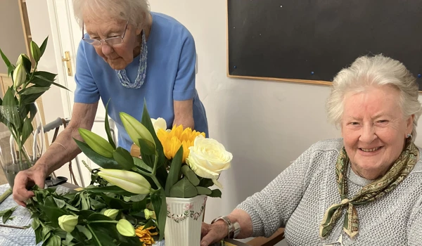 Residents From Pratt House Flower Arranging