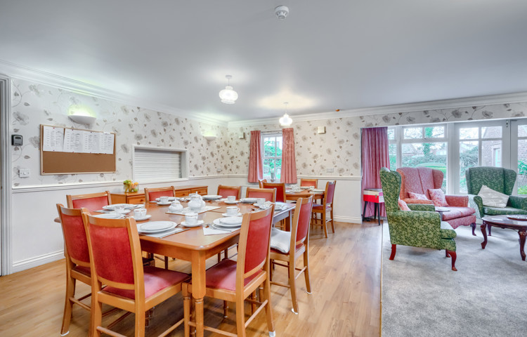 communal-dining-room-and-lounge-at-loveday-house.jpg