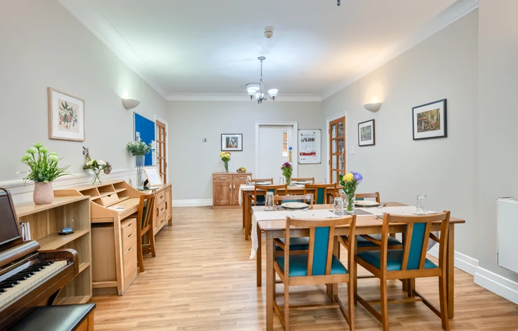 communal-dining-room-with-piano-at-middleton-house.jpg
