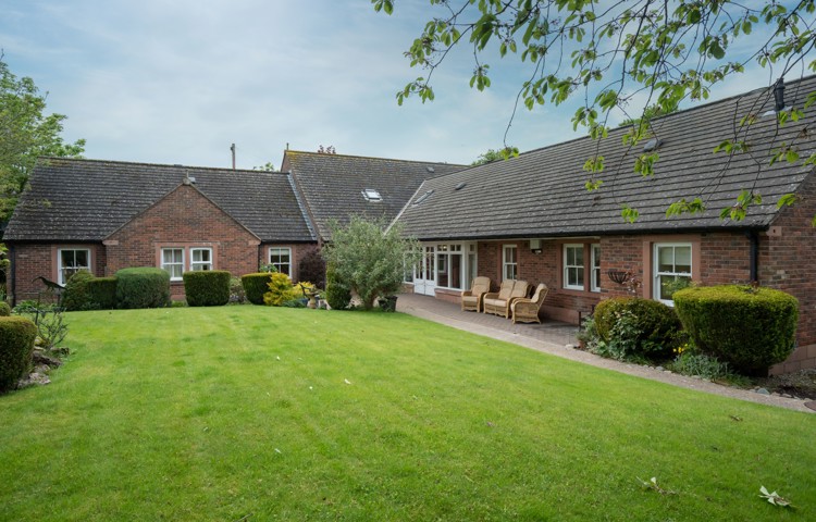 garden-and-lawn-at-loveday-house.jpg