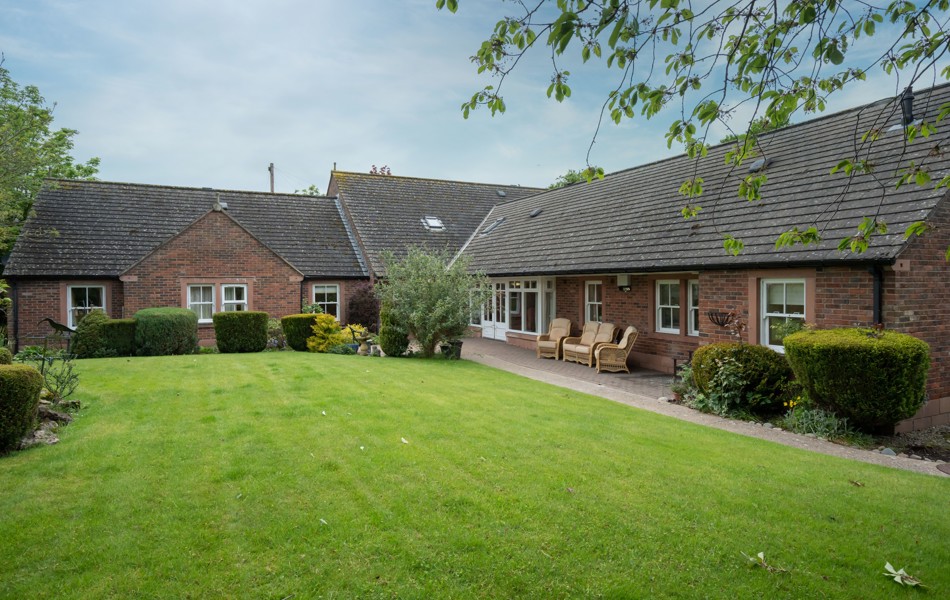 garden-and-lawn-at-loveday-house.jpg