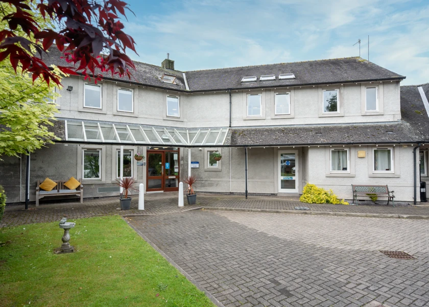 Entrance And Driveway Of Bradbury House