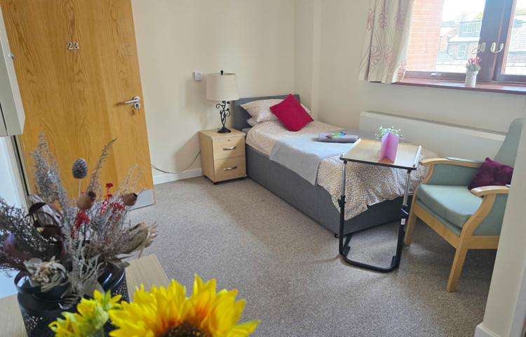 Cosy And Bright Resident Room At Downing House