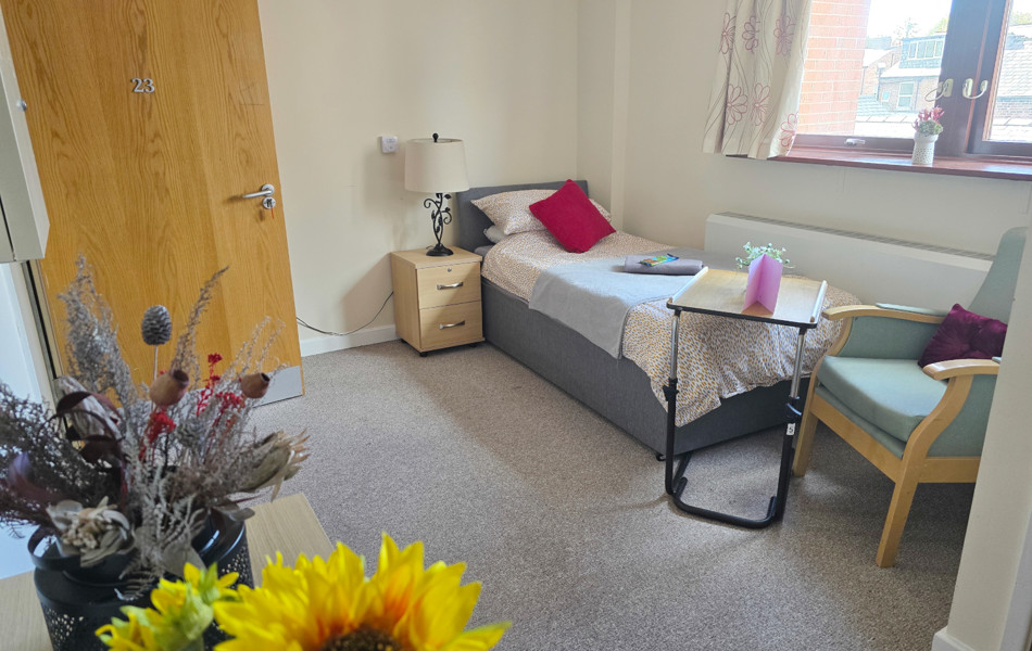 Cosy And Bright Resident Room At Downing House