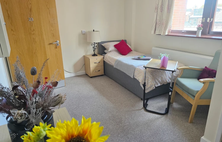 Cosy And Bright Resident Room At Downing House