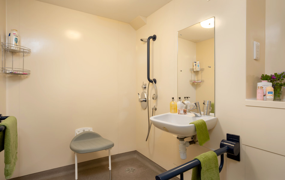 Pratt House en suite bathroom with basin