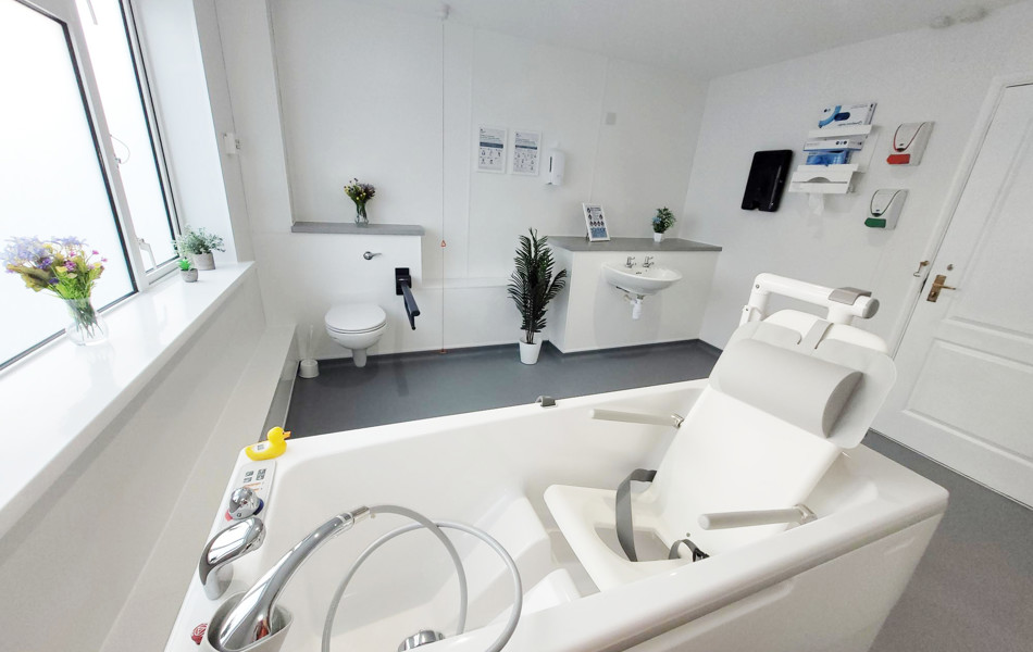 Bright And Modern Assisted Bathroom At Pratt House