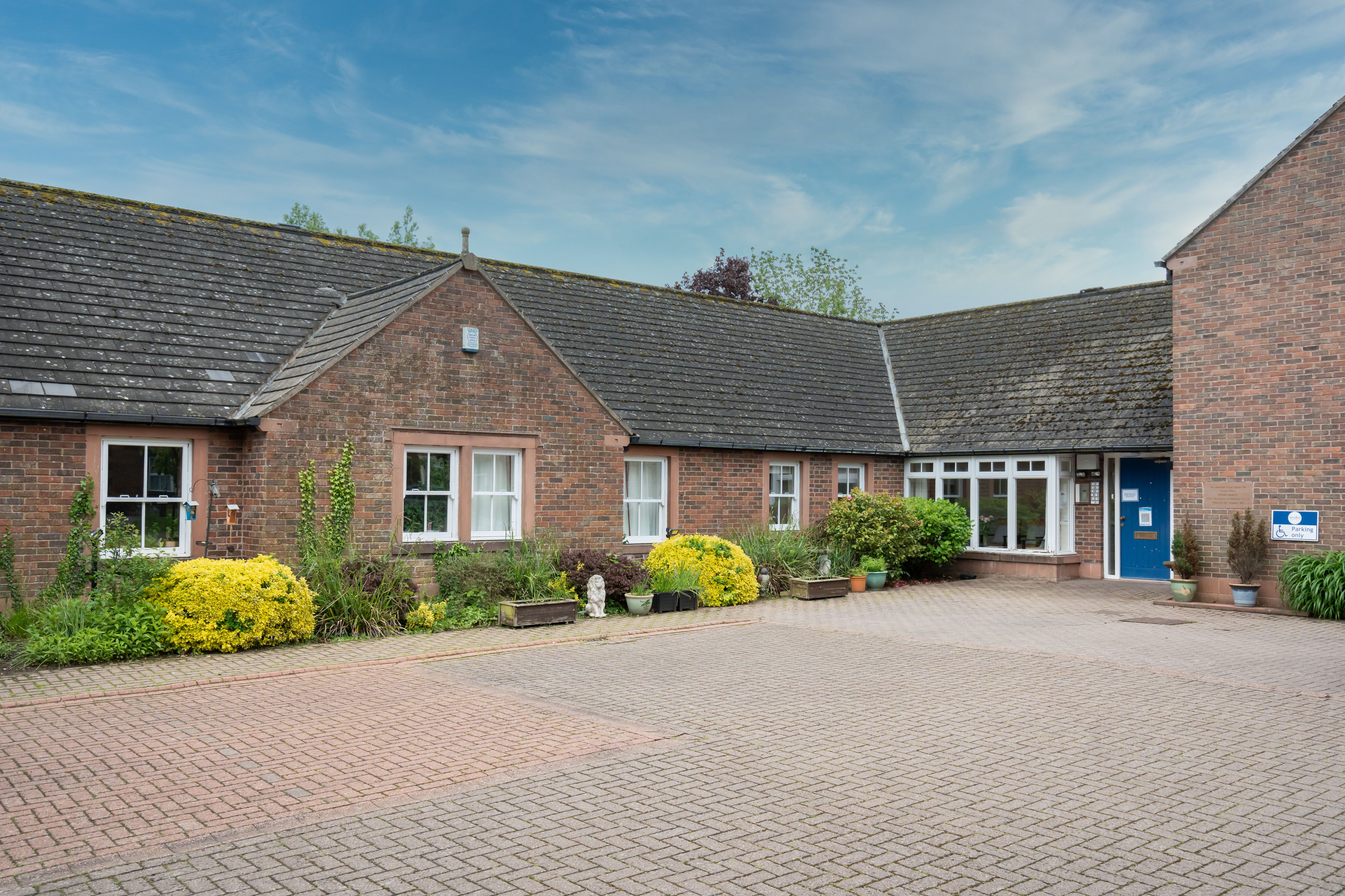 Entrance And Driveway At Loveday House