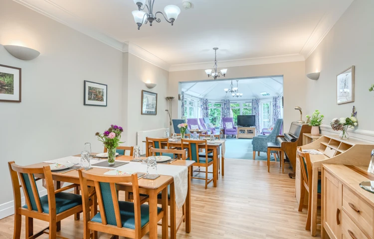 communal-dining-room-with-lounge-in-background-at-middleton-house.jpg