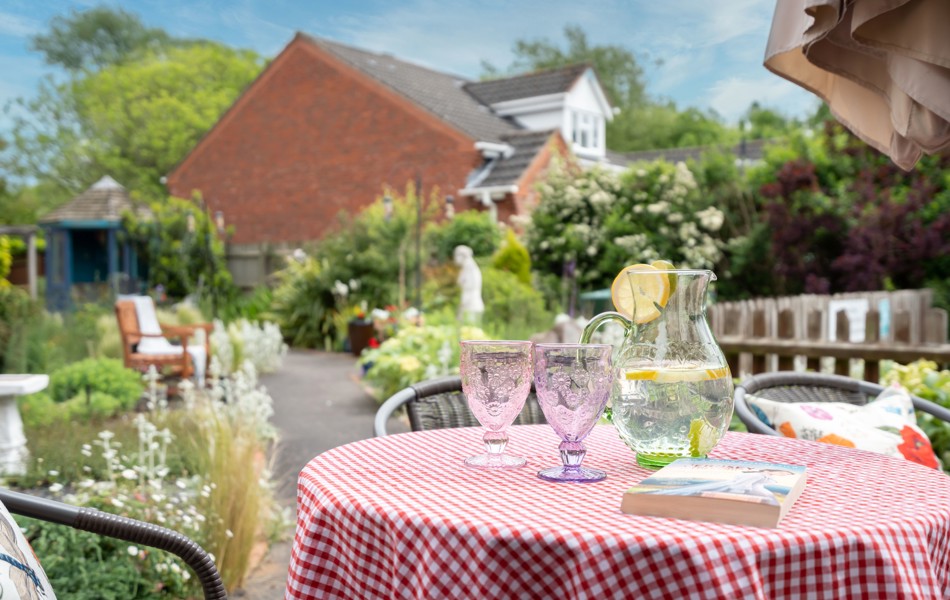 Alfresco Dining At Holloway House