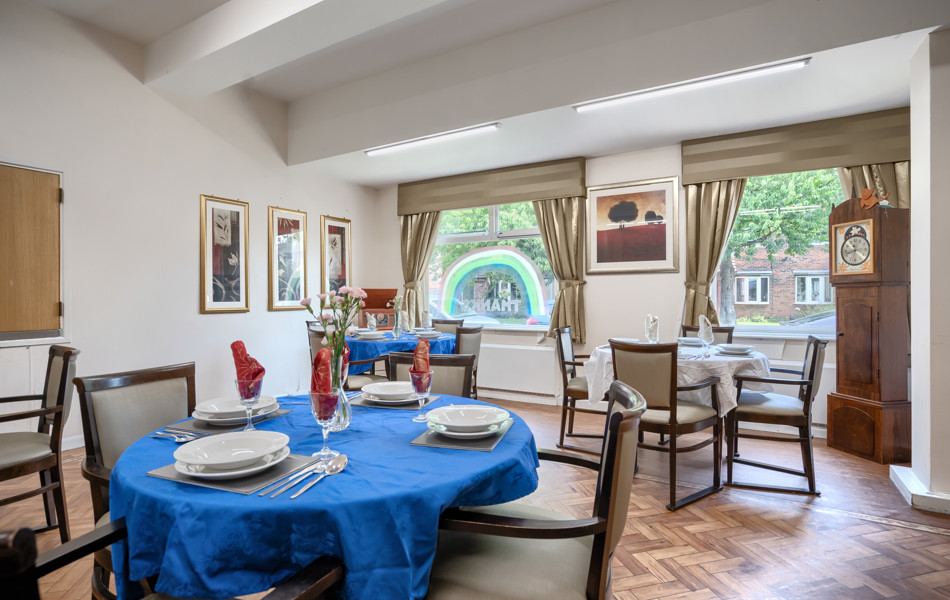 Resident dining room at Downing House with table and chairs